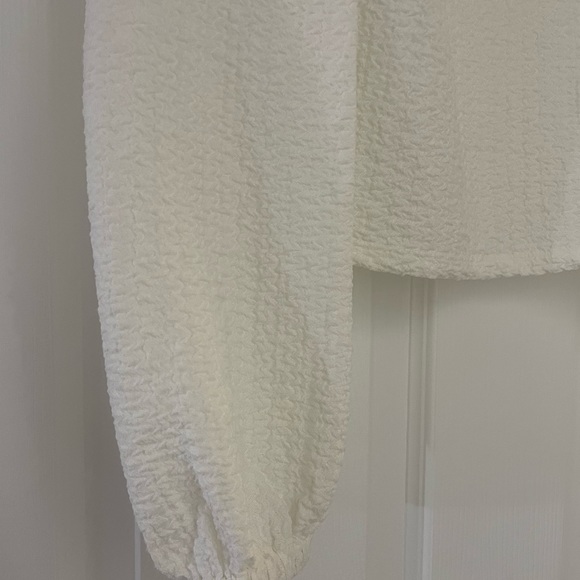 Express Crinkle Texture Top - Picture 3 of 5